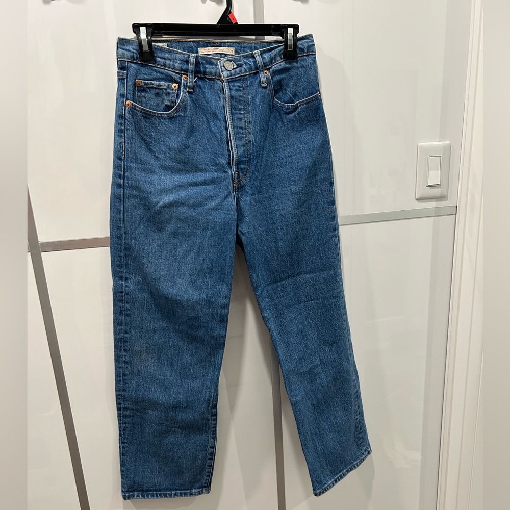 Levi's Women's Straight Jeans in Classic Blue